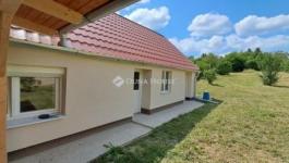 Eladó családi ház Bakonya