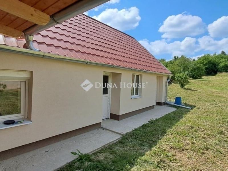 Eladó családi ház Bakonya