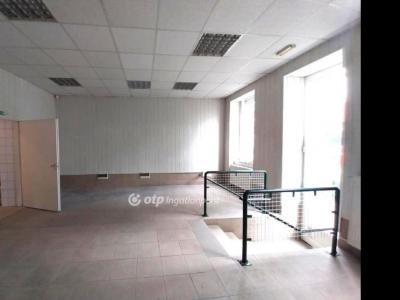 Eladó utcai bejáratú üzlethelység Nyíregyháza