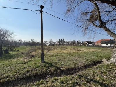 Eladó lakóövezeti telek Kömlőd