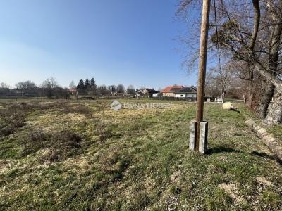 Eladó lakóövezeti telek Kömlőd