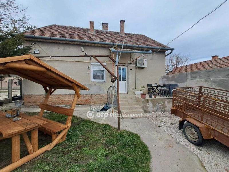 Eladó családi ház Makó