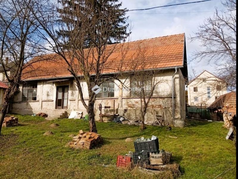 Eladó családi ház Bajna