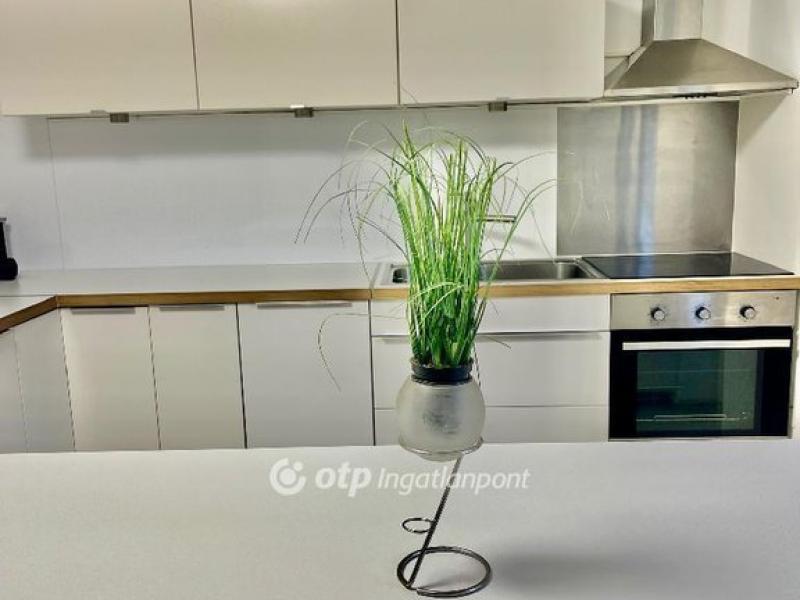 Eladó lakás Komló