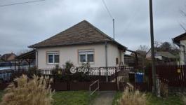 Eladó családi ház Kaba