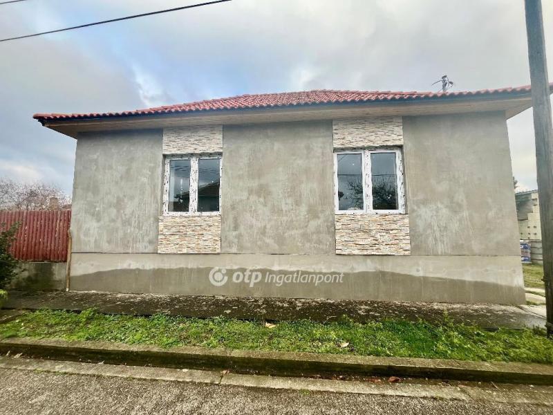 Eladó családi ház Szolnok