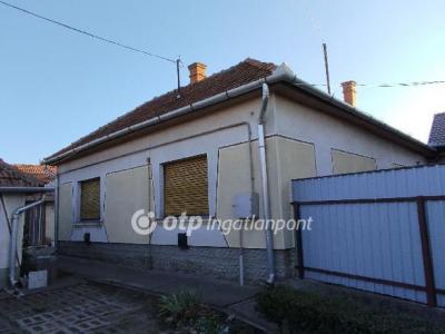 Eladó családi ház Jászberény