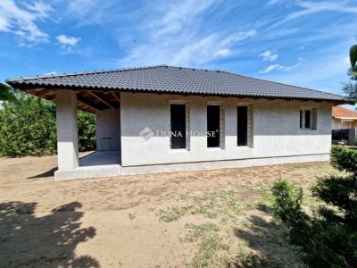 Eladó családi ház Szentmártonkáta