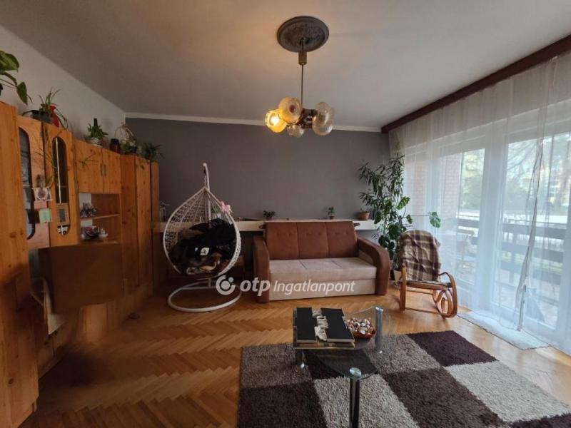 Eladó lakás Szentes