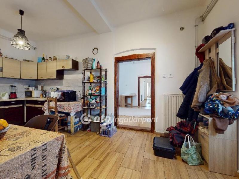 Eladó családi ház Beszterec