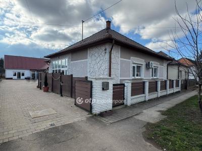 Eladó családi ház Tiszacsege