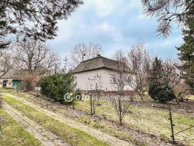 Eladó családi ház Bakonypéterd