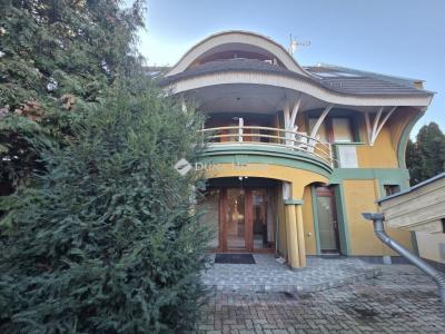 Eladó családi ház Szolnok