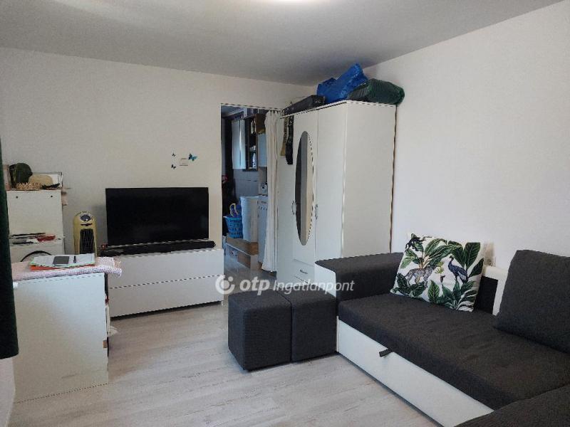 Eladó családi ház Üllés