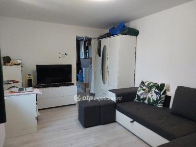 Eladó családi ház Üllés