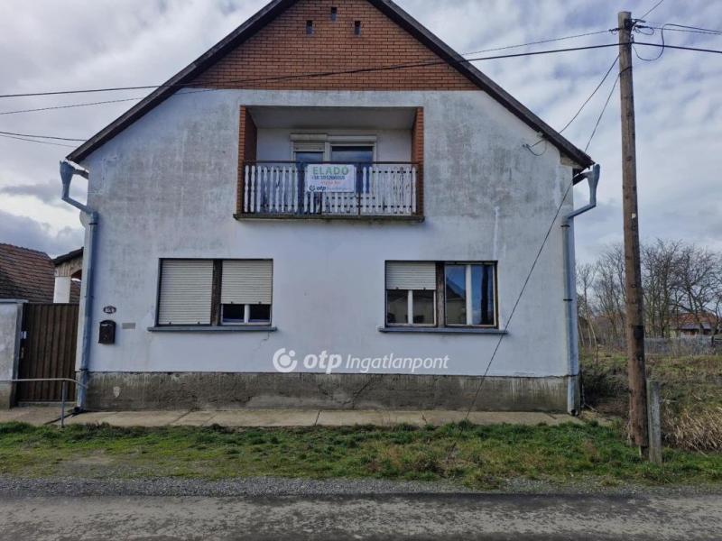 Eladó családi ház Csávoly