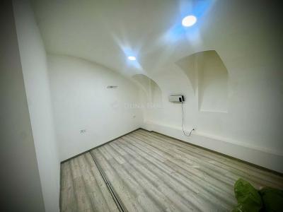 Eladó iroda családi házban Budapest