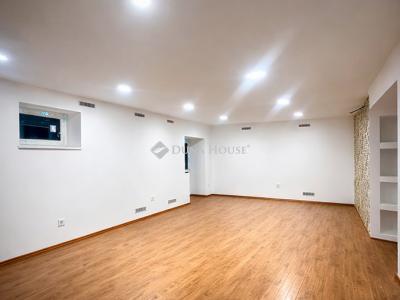 Eladó iroda családi házban Budapest