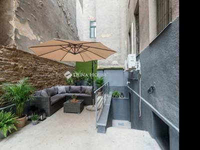 Eladó iroda családi házban Budapest