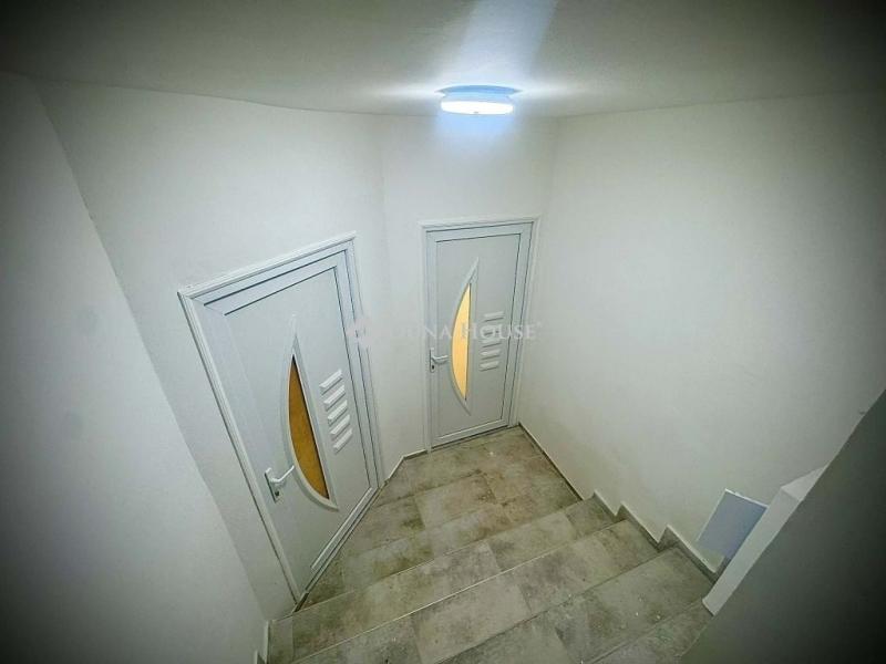 Eladó iroda családi házban Budapest