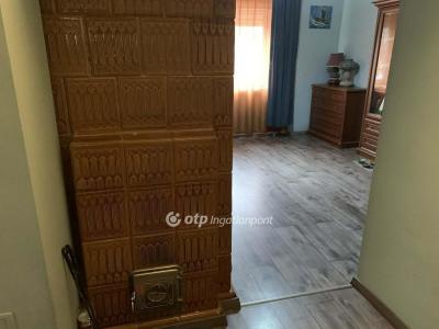 Eladó családi ház Törtel