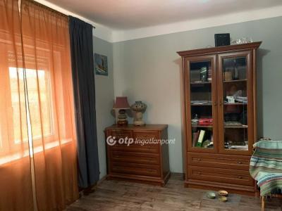 Eladó családi ház Törtel