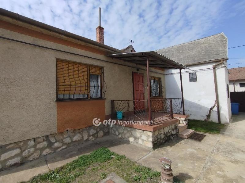 Eladó családi ház Pécs