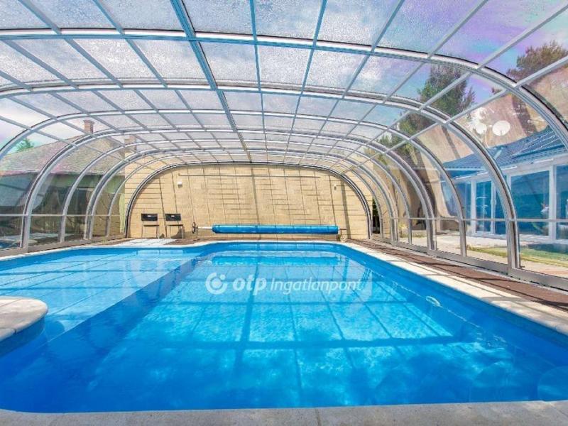 Eladó családi ház Balatonfenyves