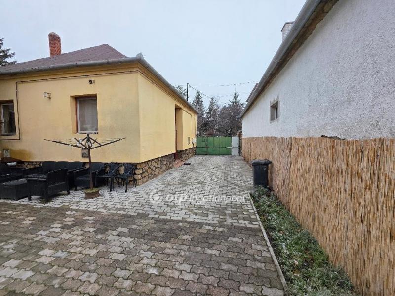 Eladó családi ház Pápa