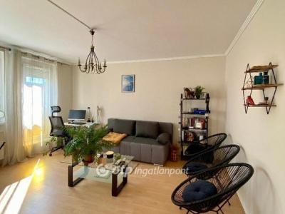 Eladó lakás Pápa