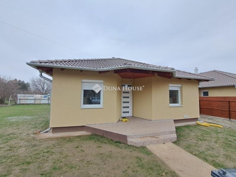 Eladó családi ház Csévharaszt