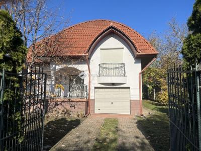 Eladó családi ház Balatonfenyves