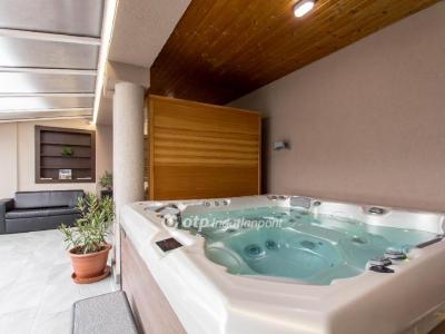 Eladó családi ház Balatonfenyves