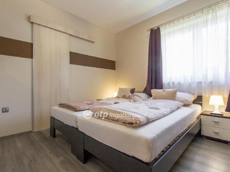 Eladó családi ház Balatonfenyves