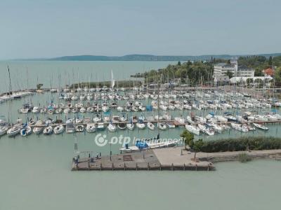 Eladó lakás Balatonkenese