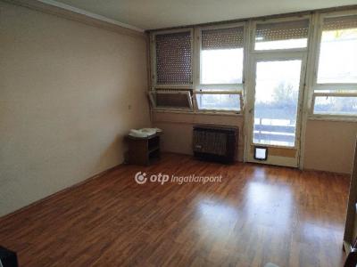 Eladó lakás Pápa
