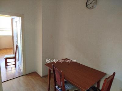Eladó lakás Pápa