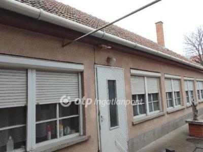 Eladó családi ház Jászberény