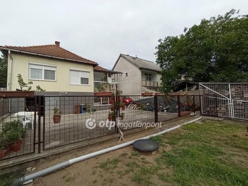 Eladó családi ház Hatvan