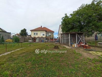Eladó családi ház Hatvan