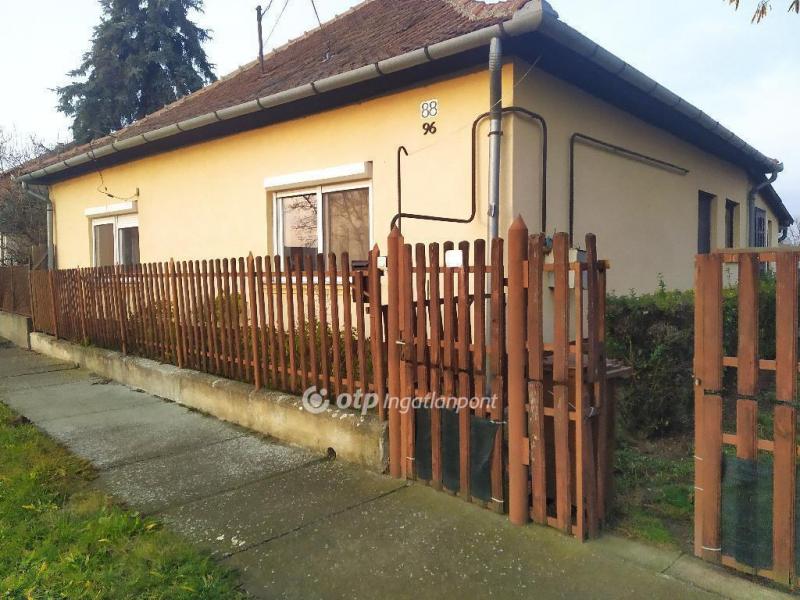 Eladó családi ház Jászfényszaru