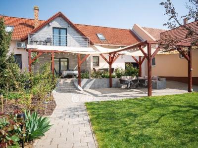 Eladó családi ház Hatvan