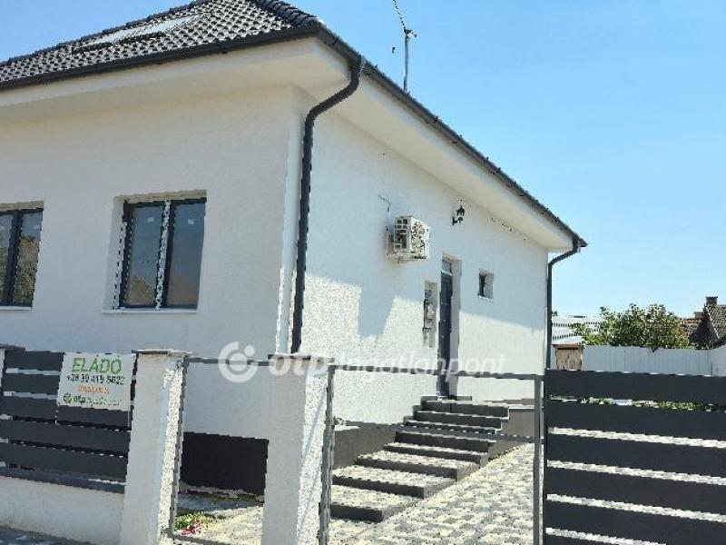 Eladó családi ház Vámospércs