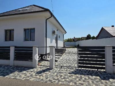 Eladó családi ház Vámospércs