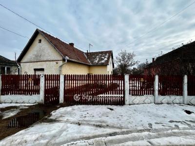 Eladó családi ház Vámospércs