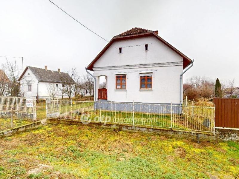 Eladó családi ház Tákos