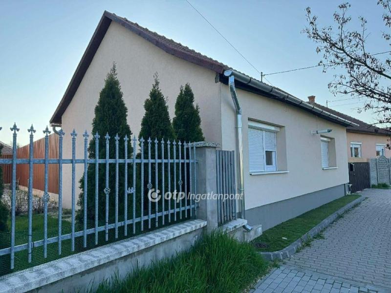 Eladó családi ház Polgár