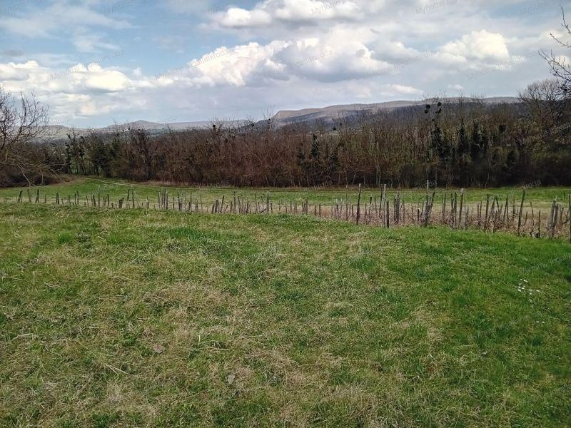 Eladó telek Karmacs