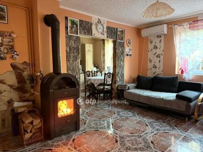 Eladó családi ház Gárdony