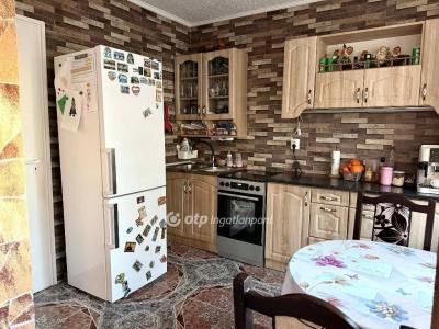 Eladó családi ház Gárdony